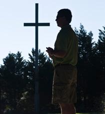 header - parent praying in front of cross header - parent praying in front of cross